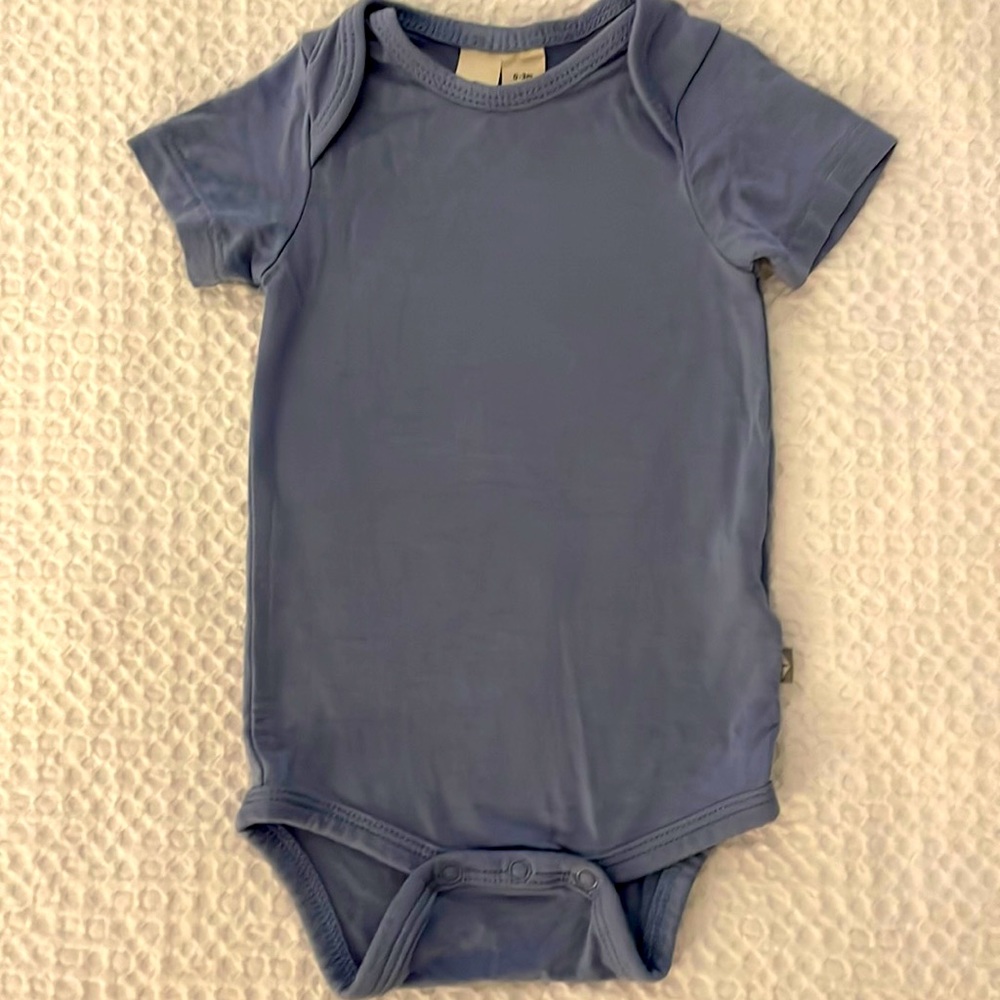 Kyte baby grey/blue onsie; size 0-3